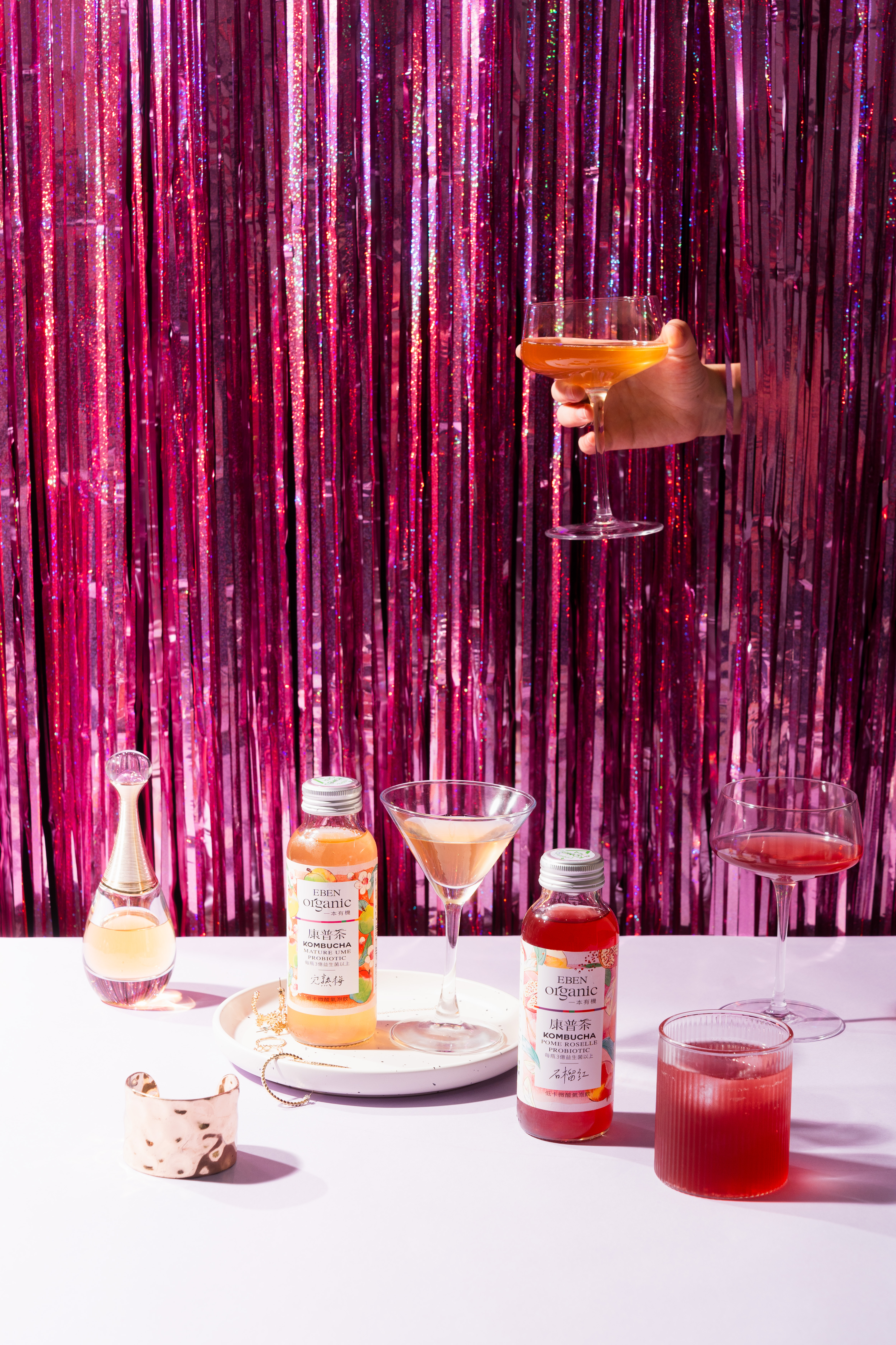 GLITTER & FIZZ